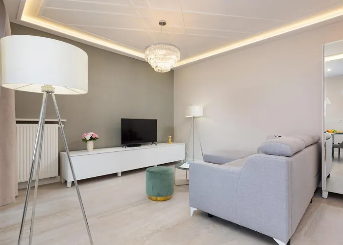 City Center Grzybowska With Parking By Renters Varsó