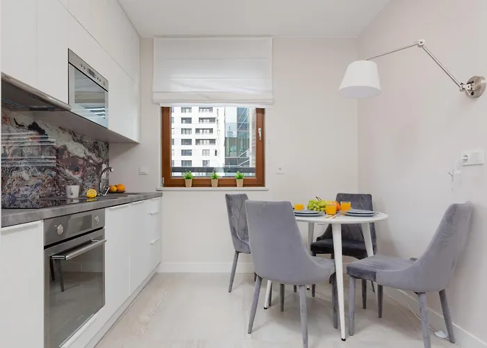 City Center Grzybowska With Parking By Renters Varsó