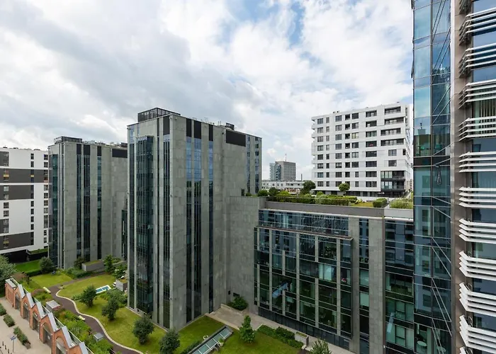 City Center Grzybowska With Parking By Renters Apartman Varsó