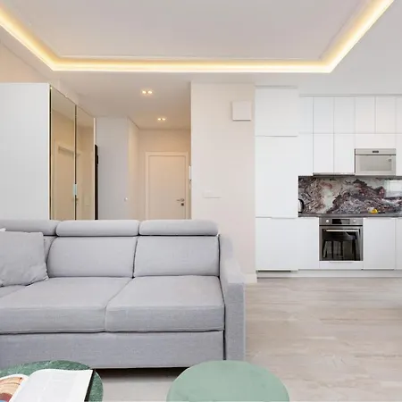 Apartment City Center Grzybowska With Parking By Renters